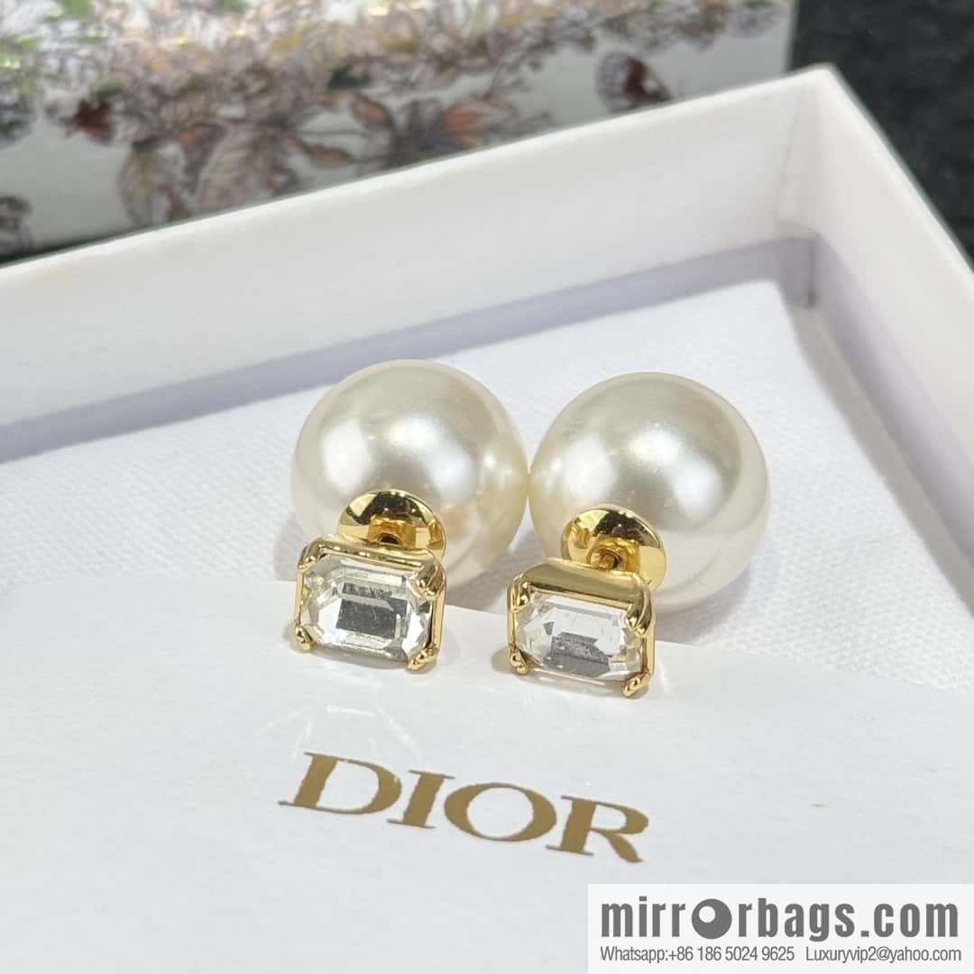 New ☑️ DIOR square diamond pearl stud earrings