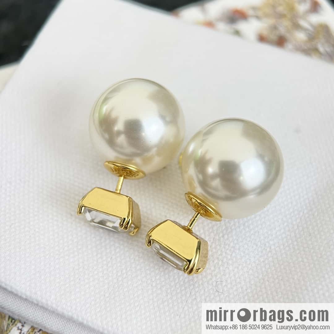New ☑️ DIOR square diamond pearl stud earrings