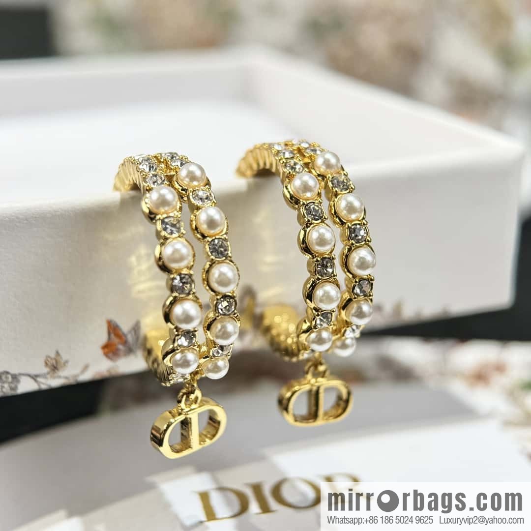 New ☑️ DIOR pearl cd stud earrings