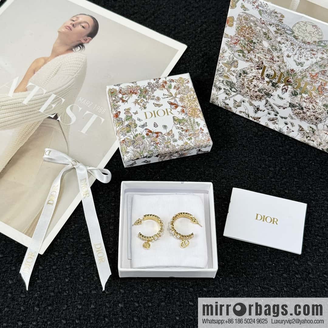New ☑️ DIOR pearl cd stud earrings