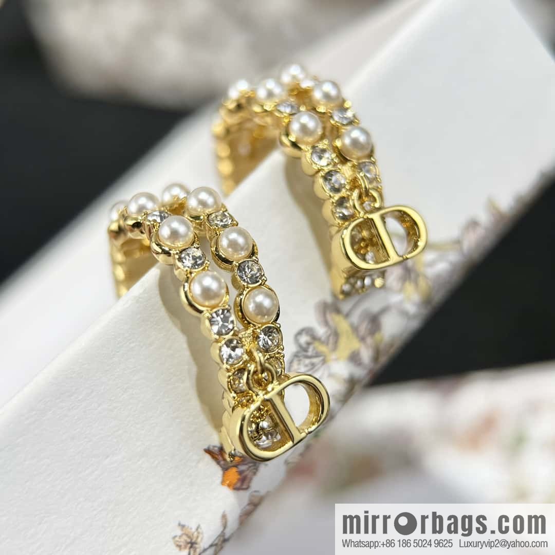New ☑️ DIOR pearl cd stud earrings