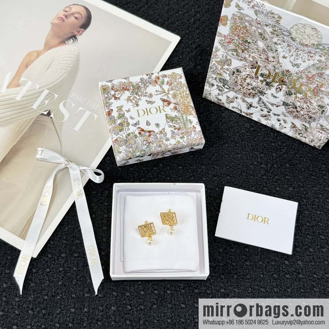 New ☑️ DIOR MISS pearl stud earrings