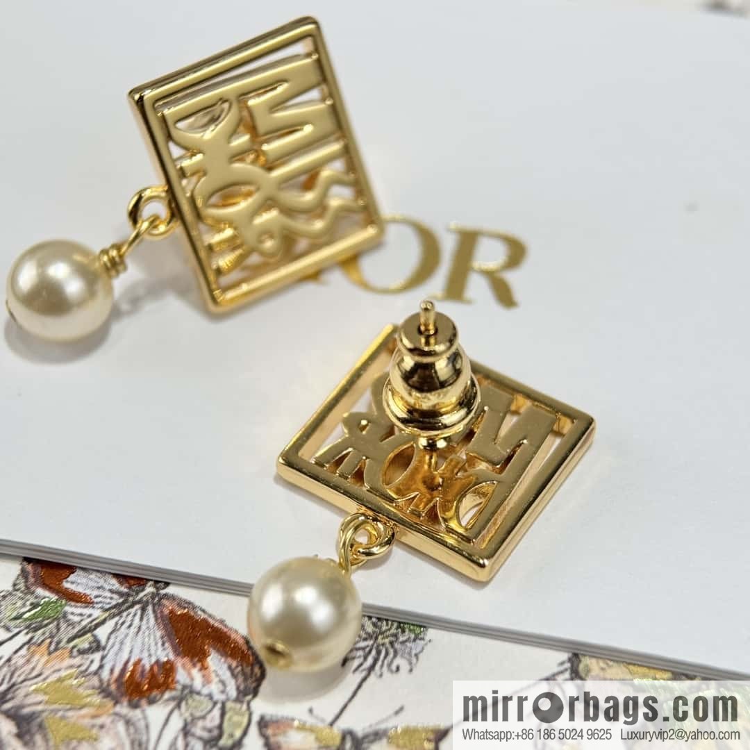 New ☑️ DIOR MISS pearl stud earrings