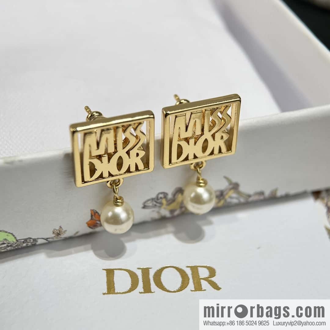 New ☑️ DIOR MISS pearl stud earrings