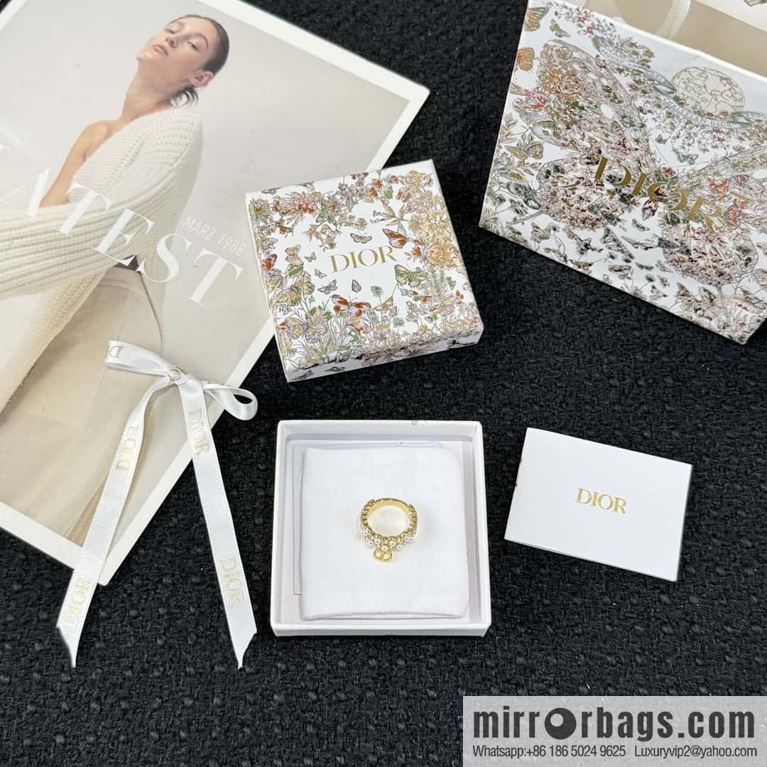 New ☑️ DIOR pearl CD ring