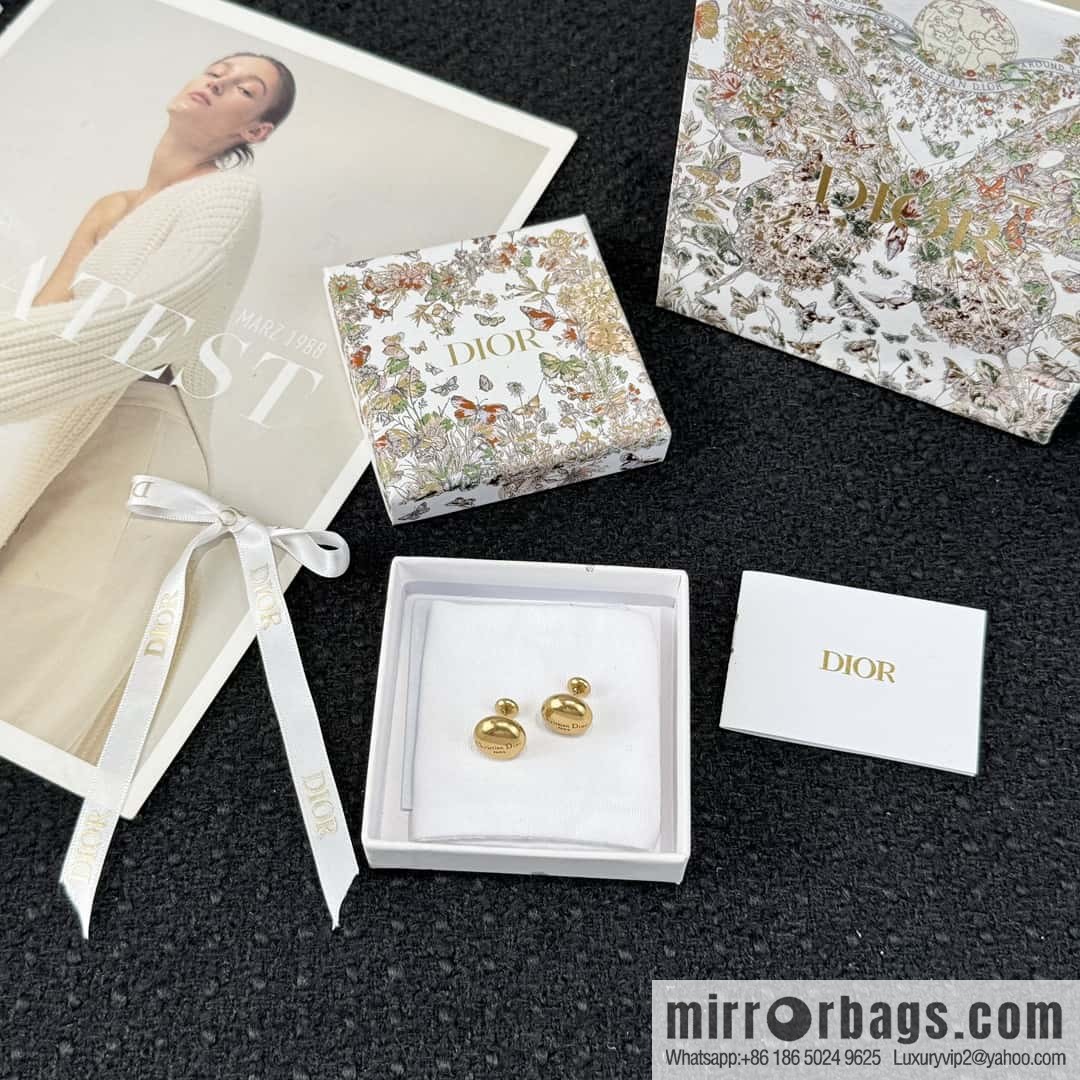 New ☑️ DIOR round letter stud earrings