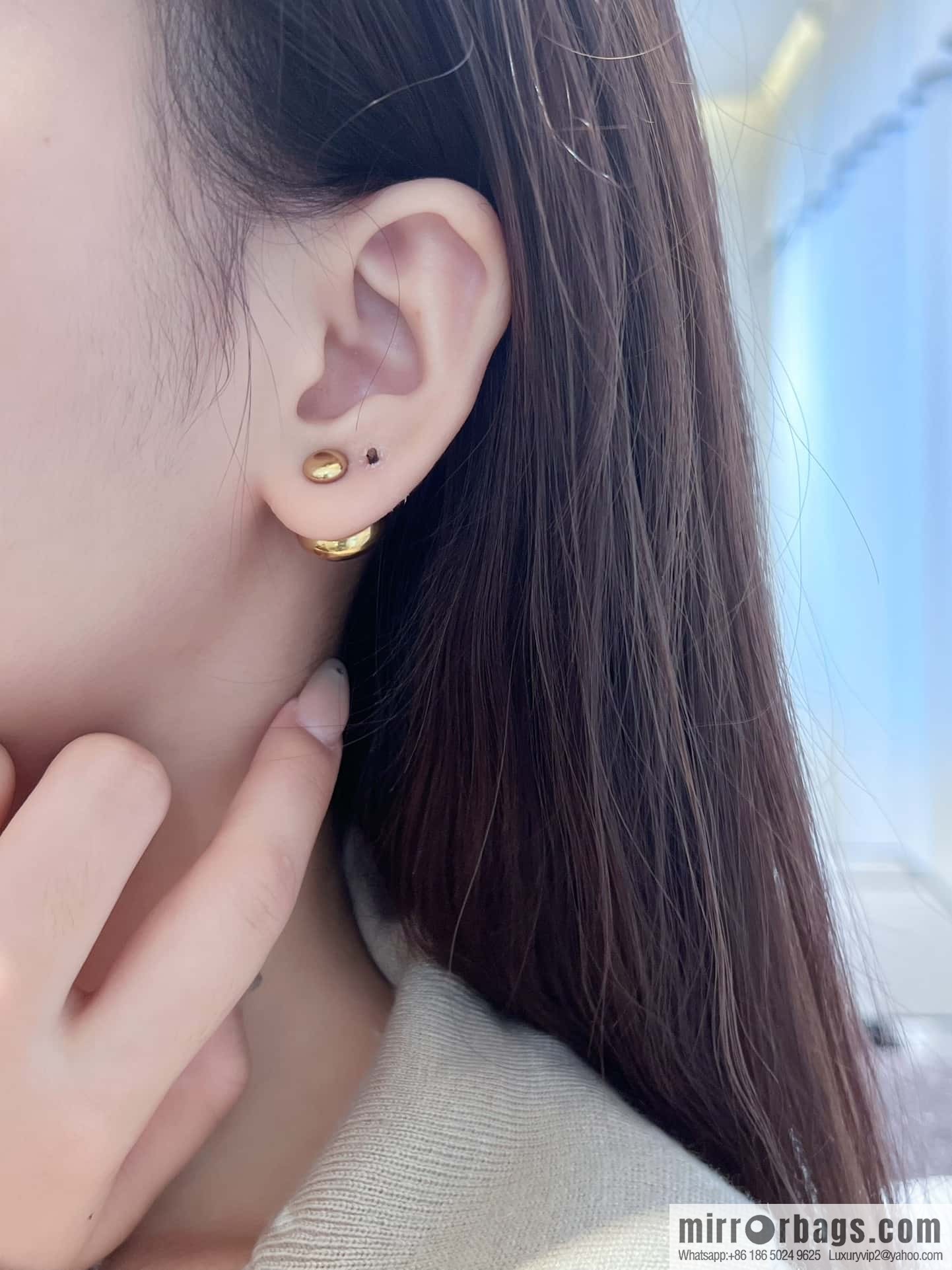 New ☑️ DIOR round letter stud earrings
