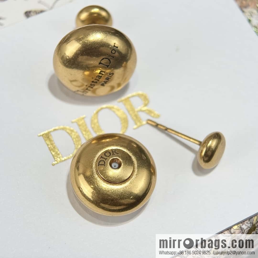 New ☑️ DIOR round letter stud earrings