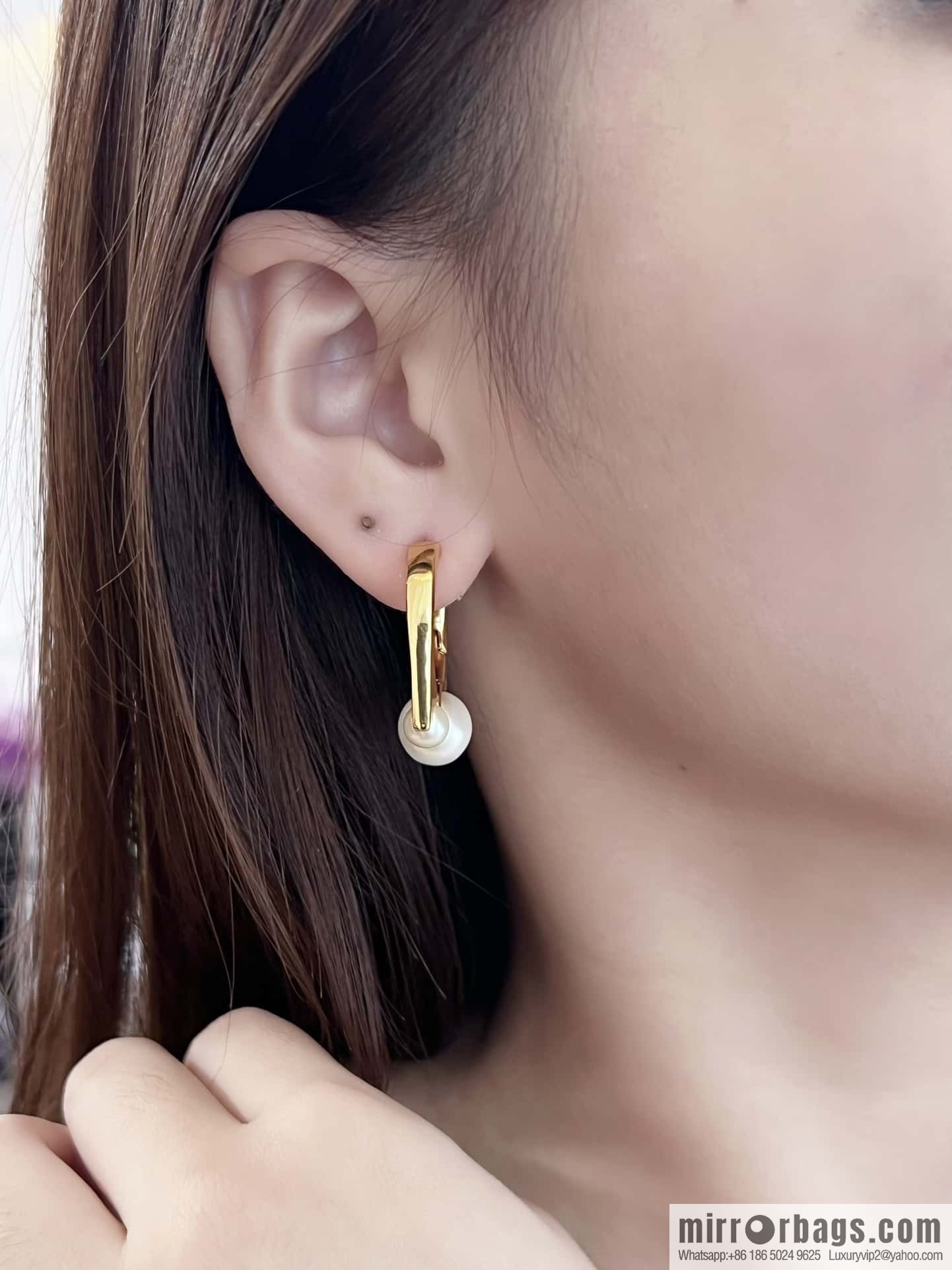 New ☑️ DIOR pearl stud earrings
