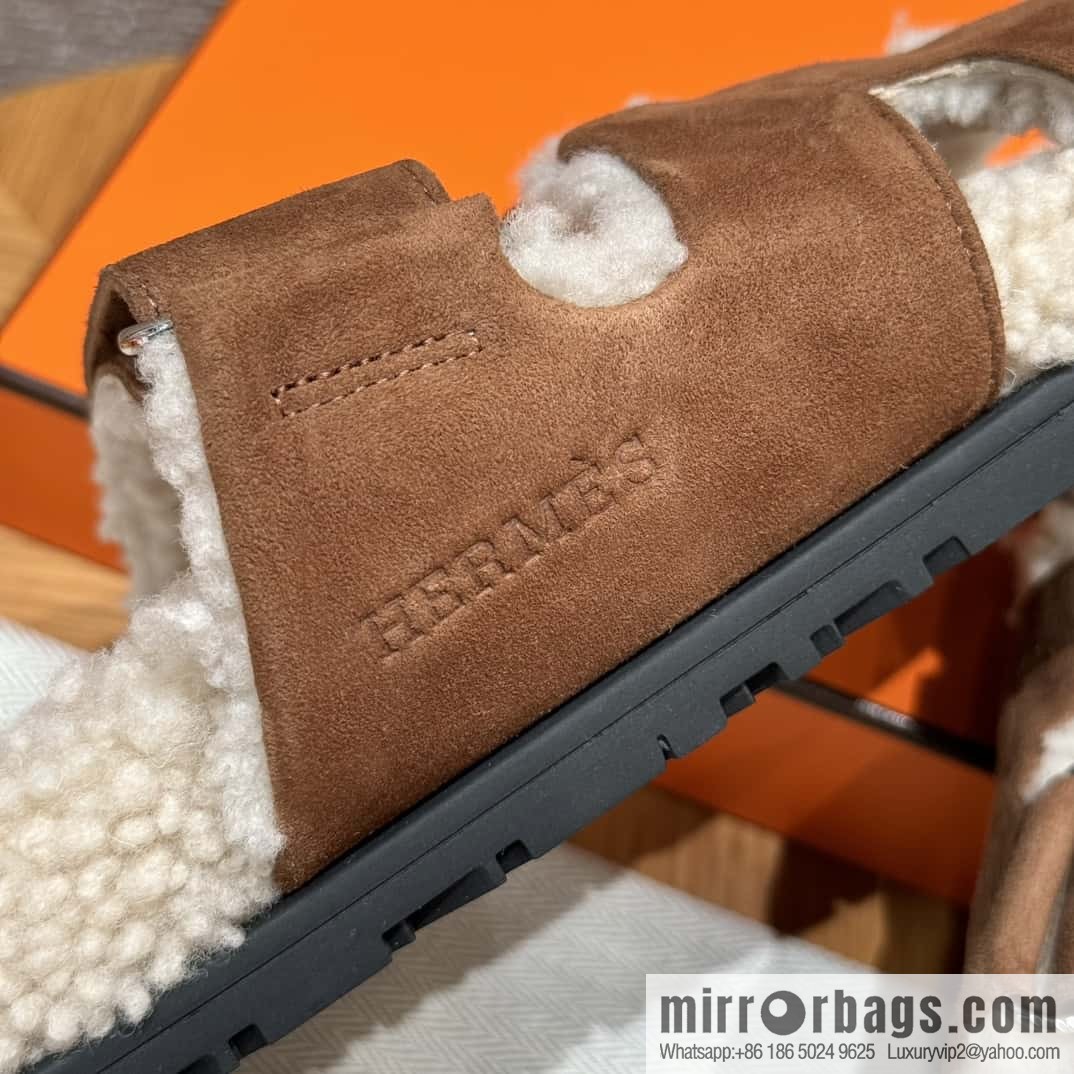 HERMES 180 Chypre men's lamb wool, smoked brown/Brun Fume suede/Chamois/woolskin