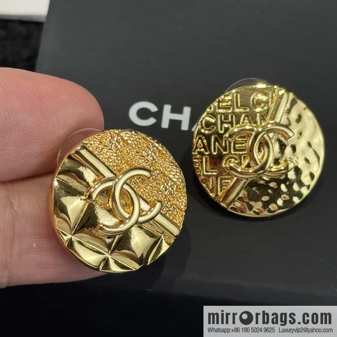❗️New ❗️☀️ New ☑️ Chanel c1 double c gold letter disc lava stud earrings ☀️