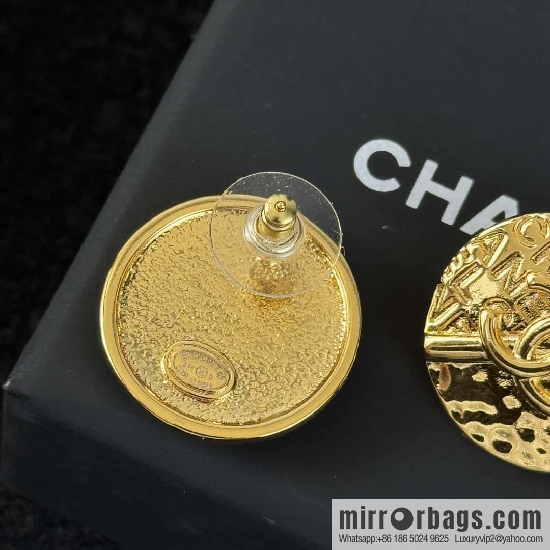 ❗️New ❗️☀️ New ☑️ Chanel c1 double c gold letter disc lava stud earrings ☀️