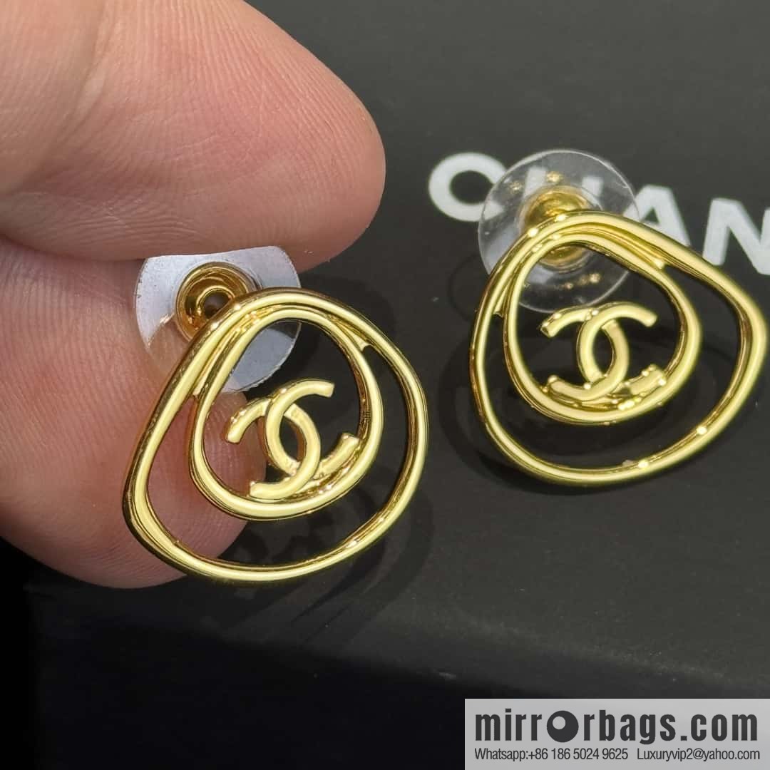 ❗️New ❗️☀️ New ☑️ Chanel c1 double c gold simple hollow stud earrings ☀️