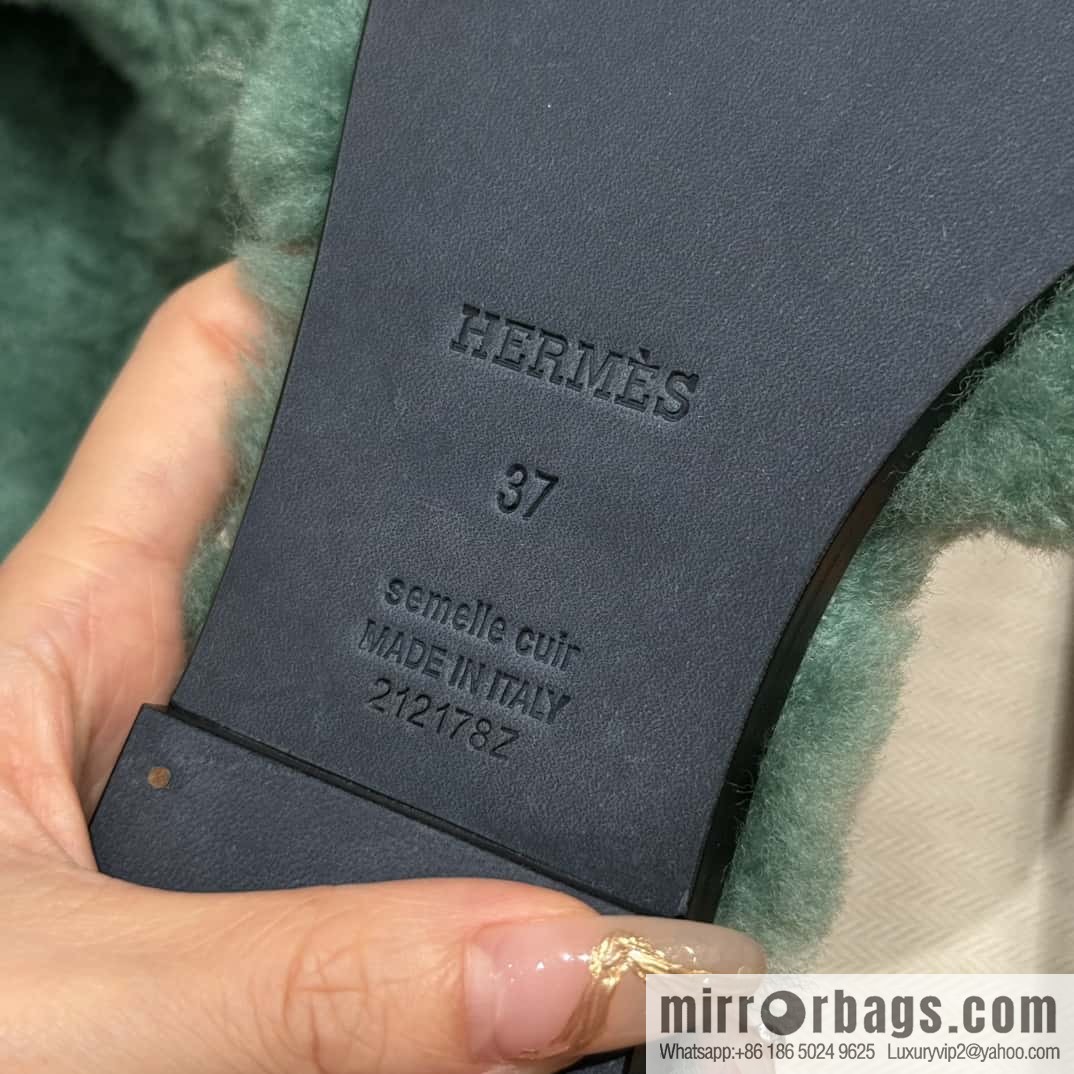 HERMES 181 Oran sandals, green/Green woolskin