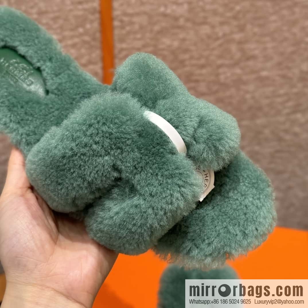 HERMES 181 Oran sandals, green/Green woolskin