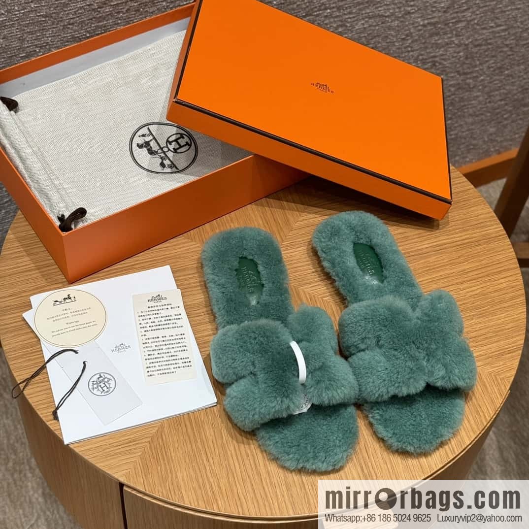 HERMES 181 Oran sandals, green/Green woolskin