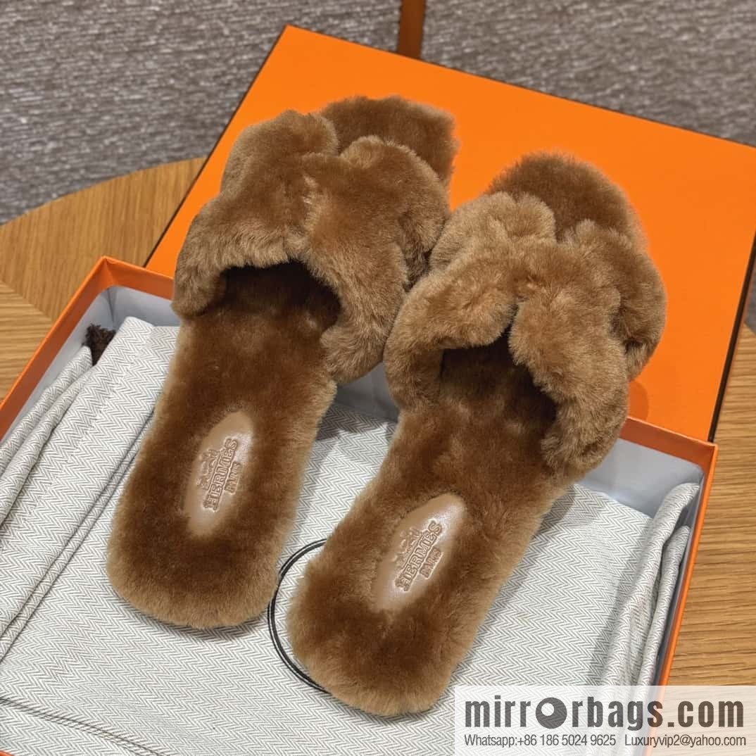 HERMES 181 Oran sandals, khaki/khaki wool/woolskin