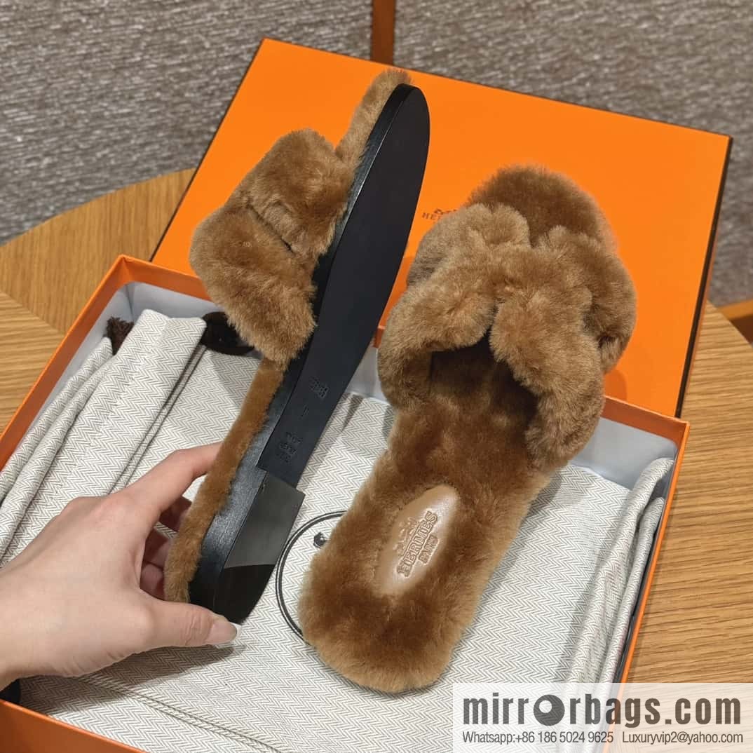 HERMES 181 Oran sandals, khaki/khaki wool/woolskin