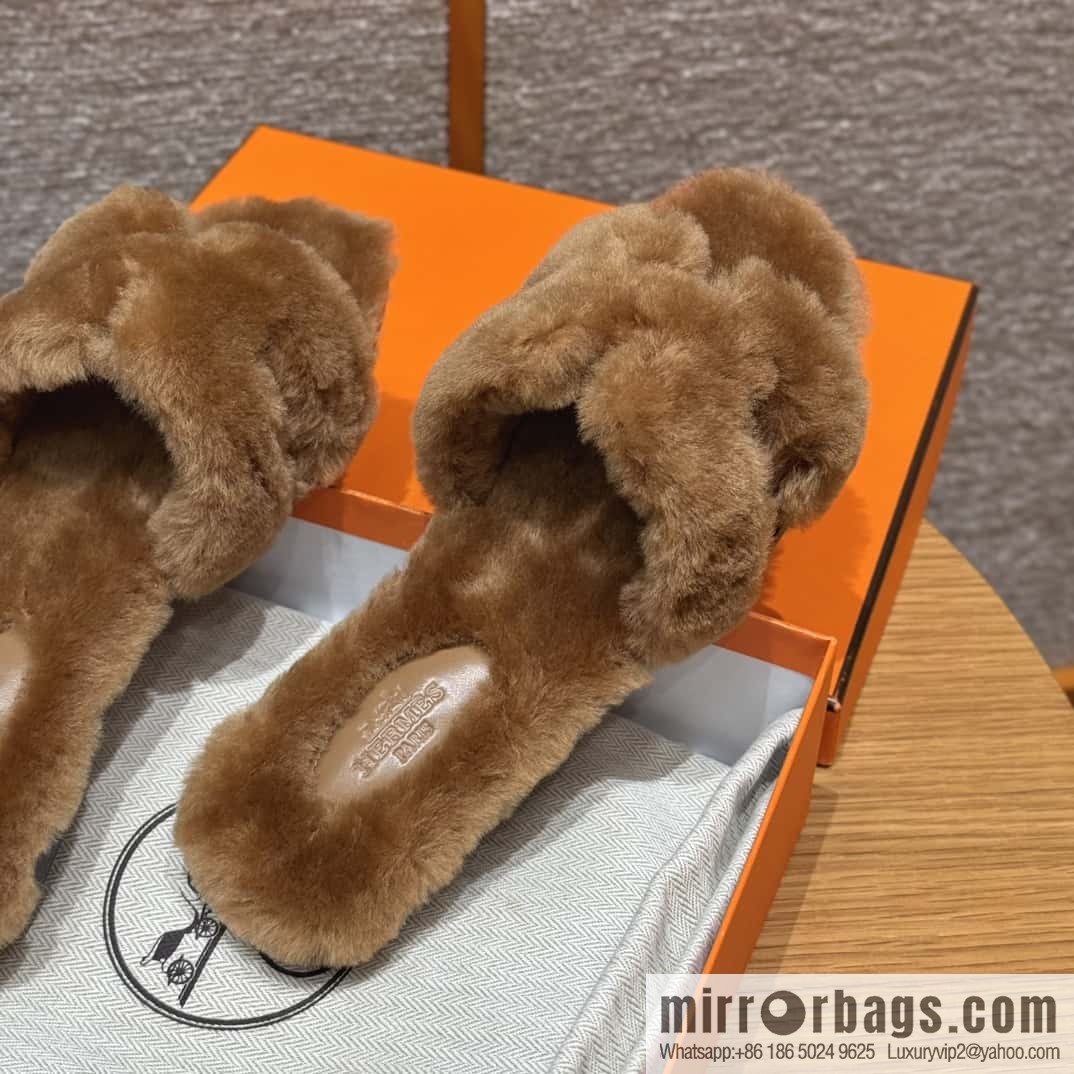 HERMES 181 Oran sandals, khaki/khaki wool/woolskin