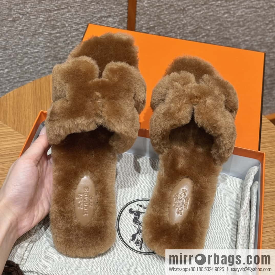 HERMES 181 Oran sandals, khaki/khaki wool/woolskin