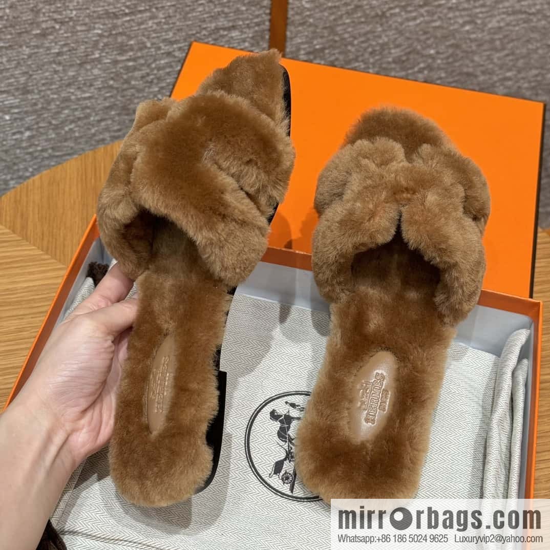 HERMES 181 Oran sandals, khaki/khaki wool/woolskin