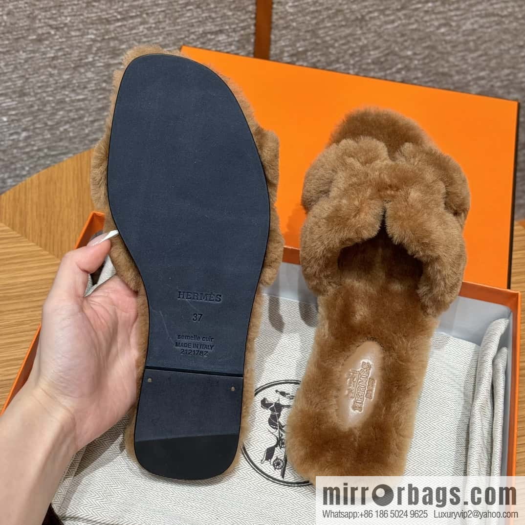 HERMES 181 Oran sandals, khaki/khaki wool/woolskin