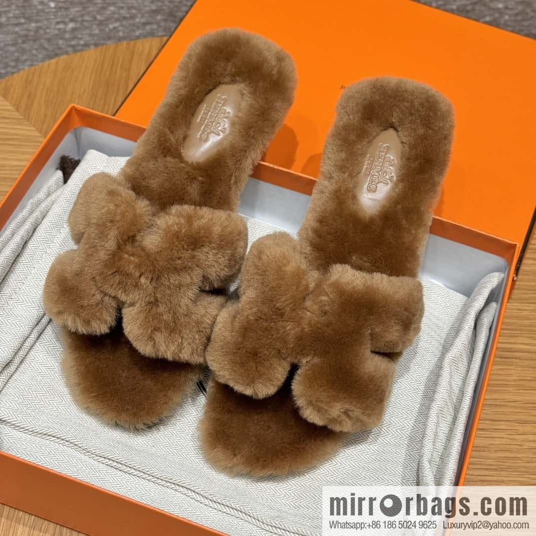 HERMES 181 Oran sandals, khaki/khaki wool/woolskin