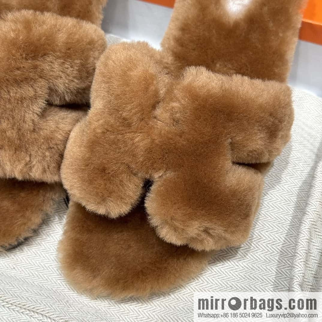 HERMES 181 Oran sandals, khaki/khaki wool/woolskin
