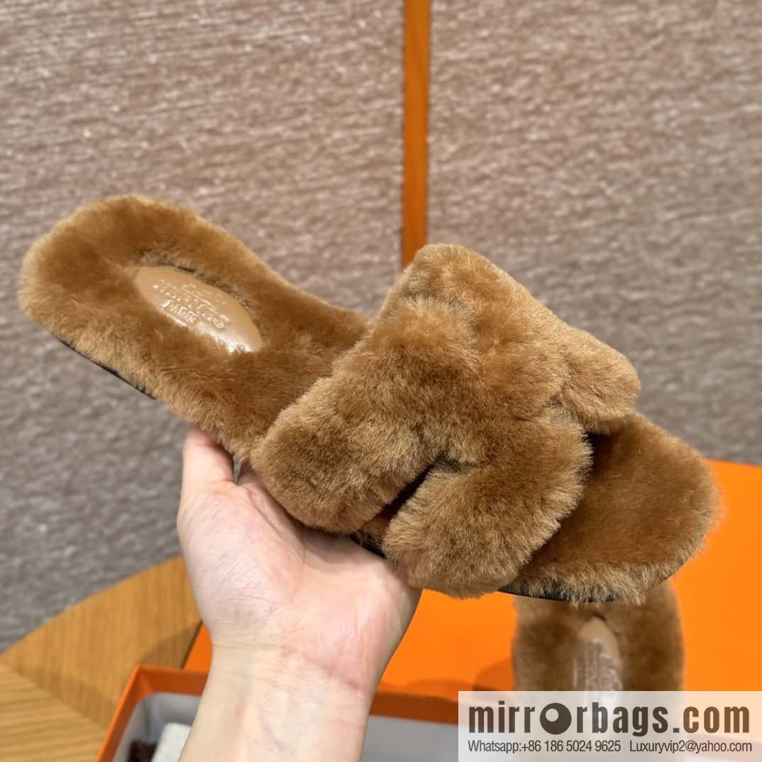 HERMES 181 Oran sandals, khaki/khaki wool/woolskin