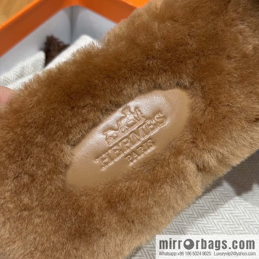 HERMES 181 Oran sandals, khaki/khaki wool/woolskin