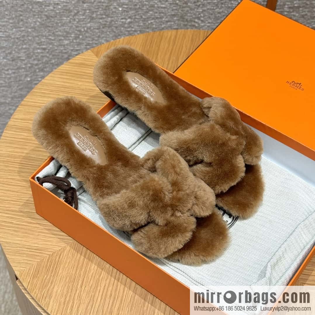 HERMES 181 Oran sandals, khaki/khaki wool/woolskin