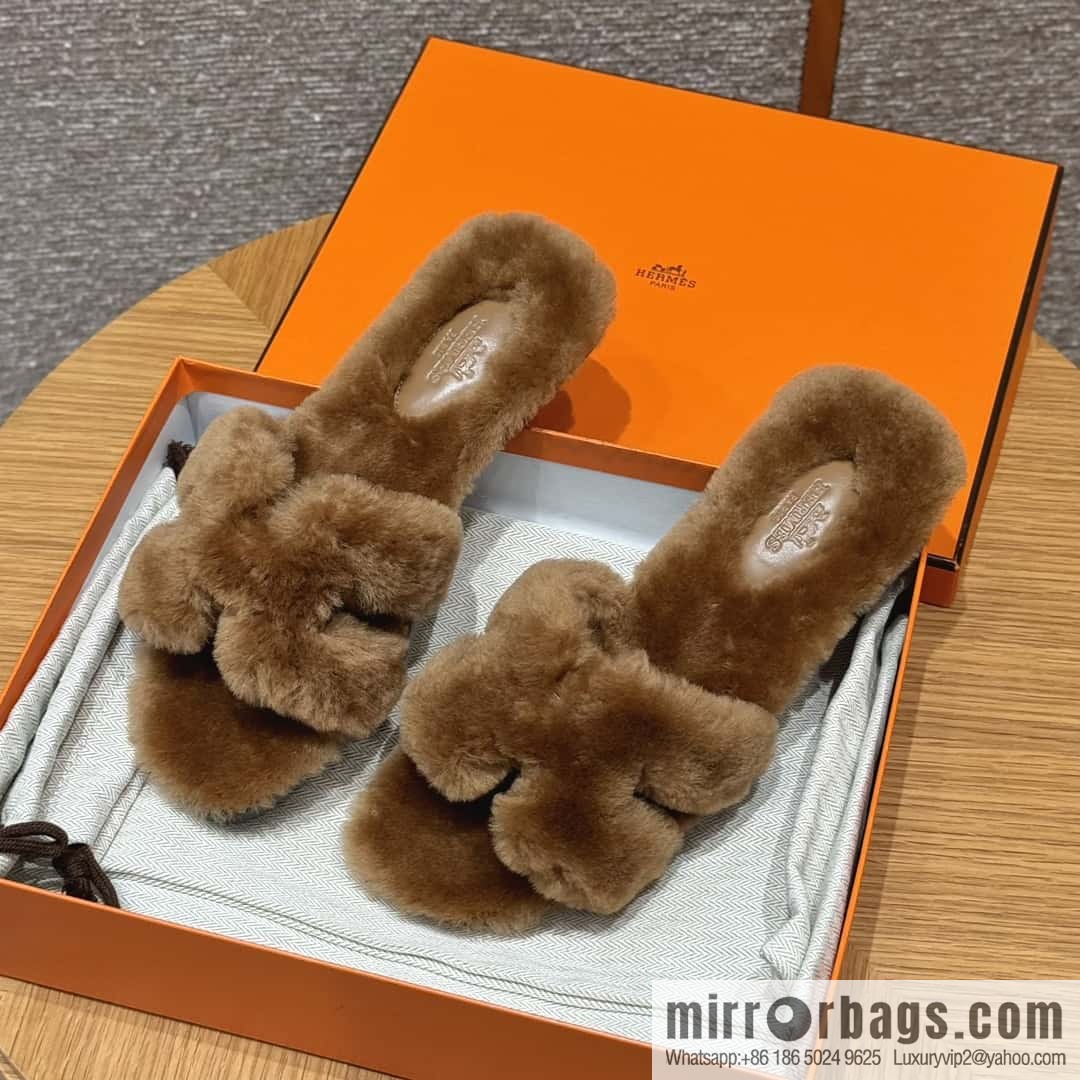 HERMES 181 Oran sandals, khaki/khaki wool/woolskin