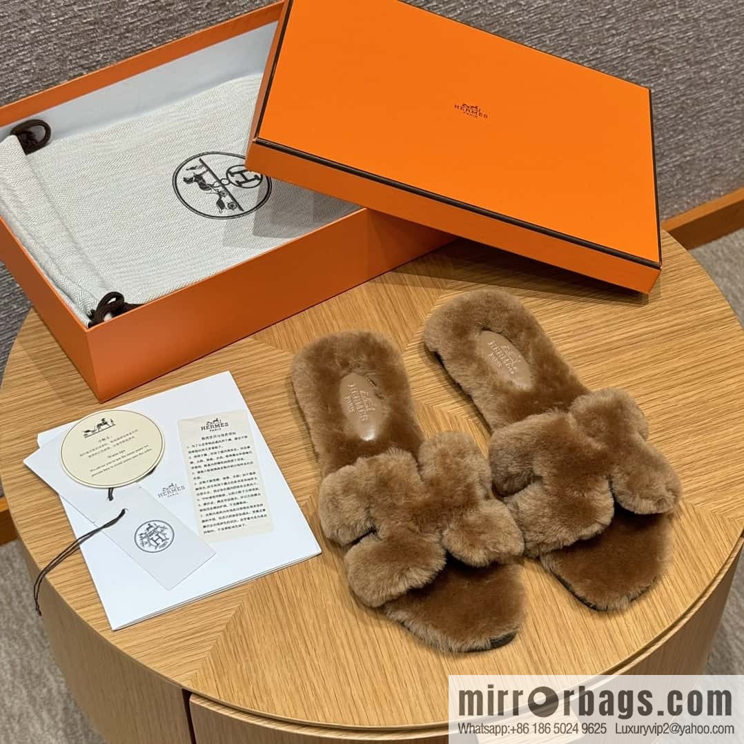 HERMES 181 Oran sandals, khaki/khaki wool/woolskin