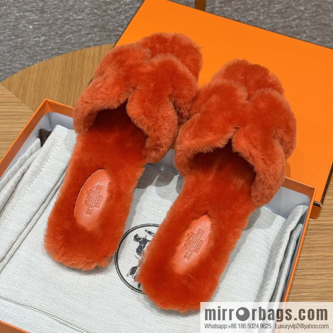 HERMES 181 Oran sandals, Turin red/Royge De Turin wool/woolskin