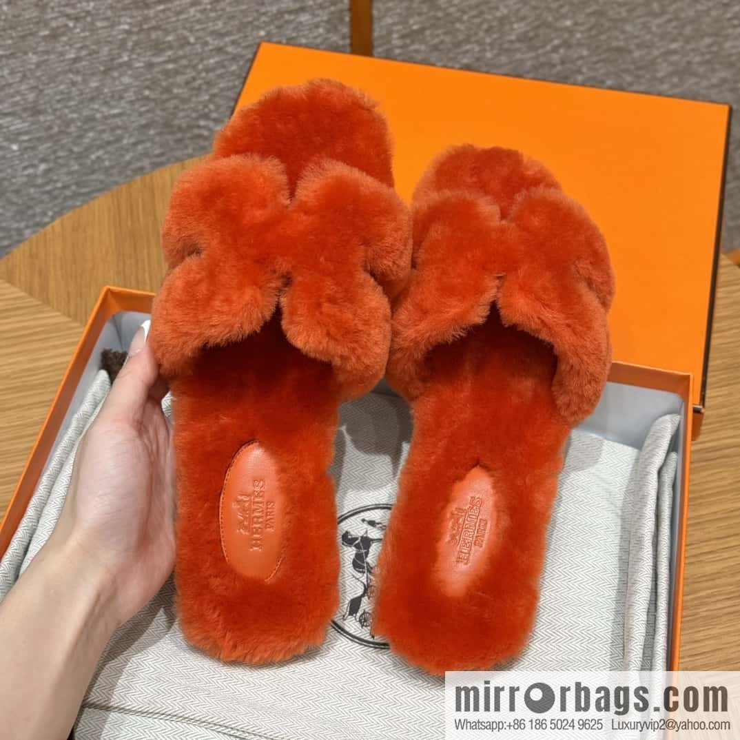 HERMES 181 Oran sandals, Turin red/Royge De Turin wool/woolskin