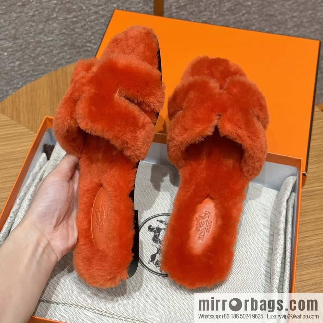 HERMES 181 Oran sandals, Turin red/Royge De Turin wool/woolskin