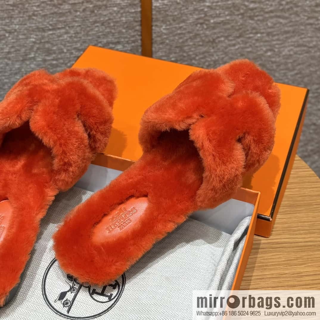 HERMES 181 Oran sandals, Turin red/Royge De Turin wool/woolskin