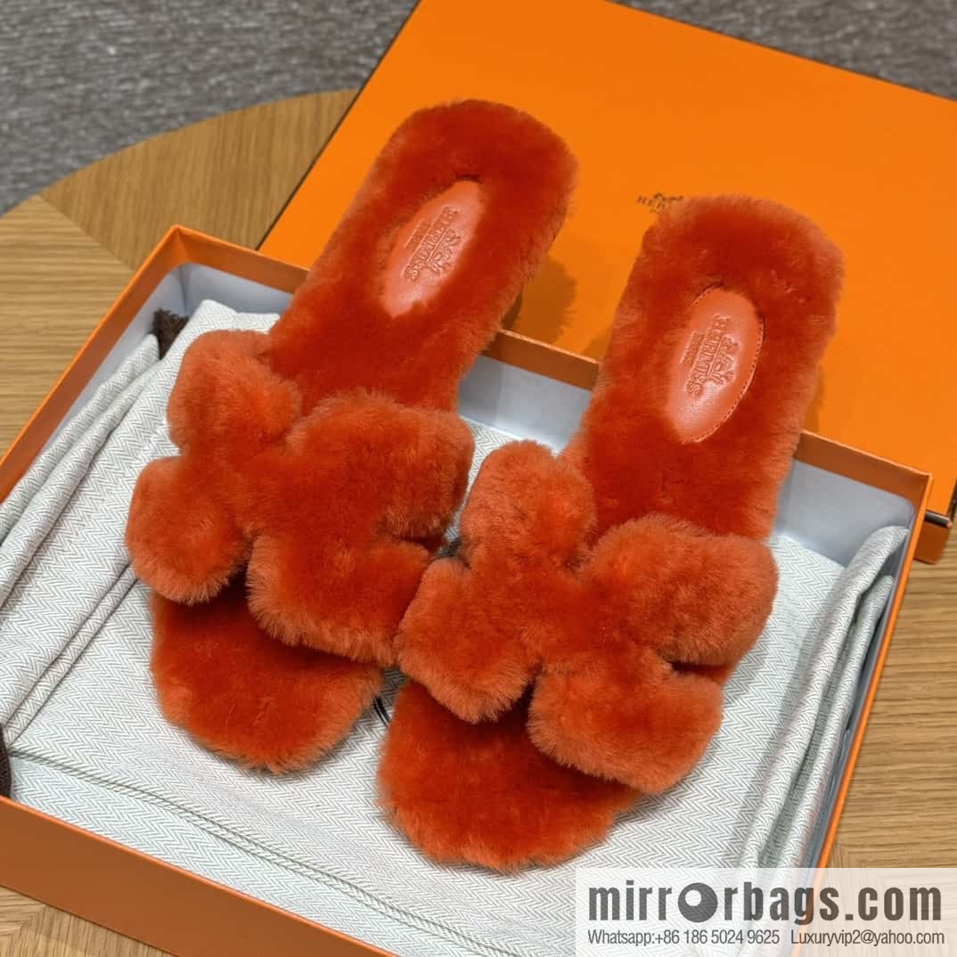 HERMES 181 Oran sandals, Turin red/Royge De Turin wool/woolskin