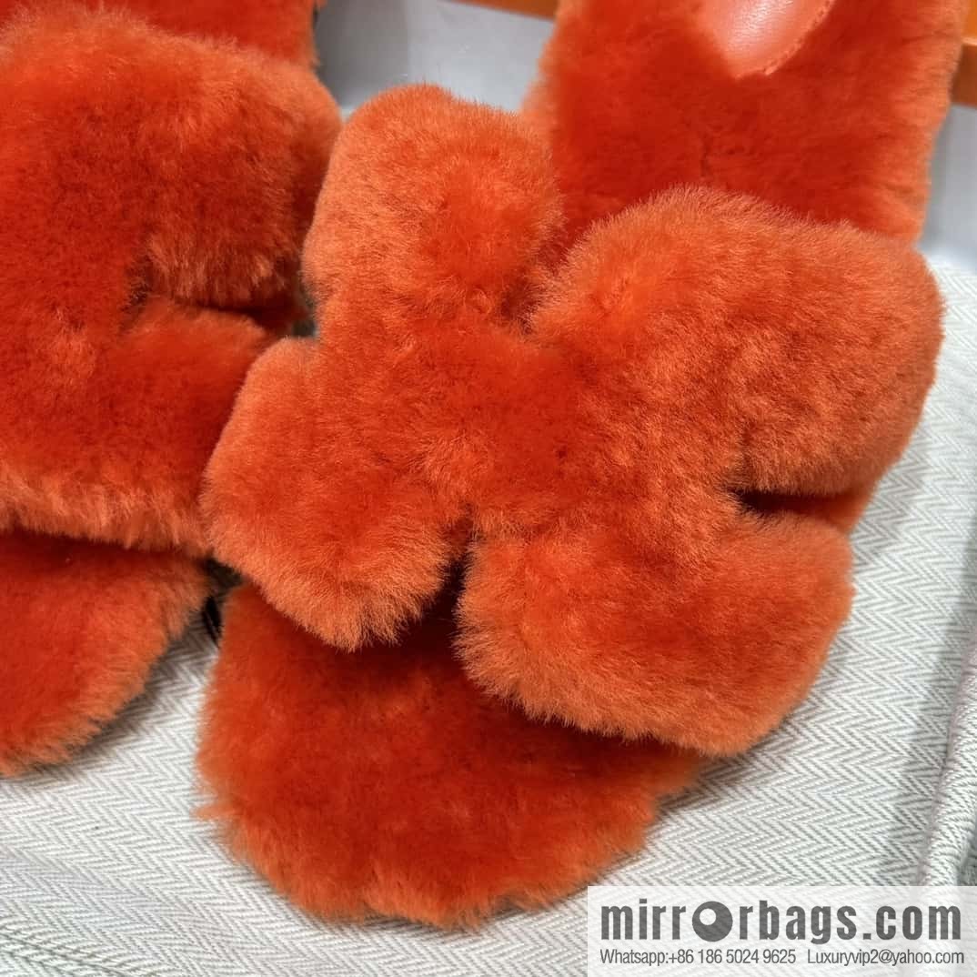 HERMES 181 Oran sandals, Turin red/Royge De Turin wool/woolskin