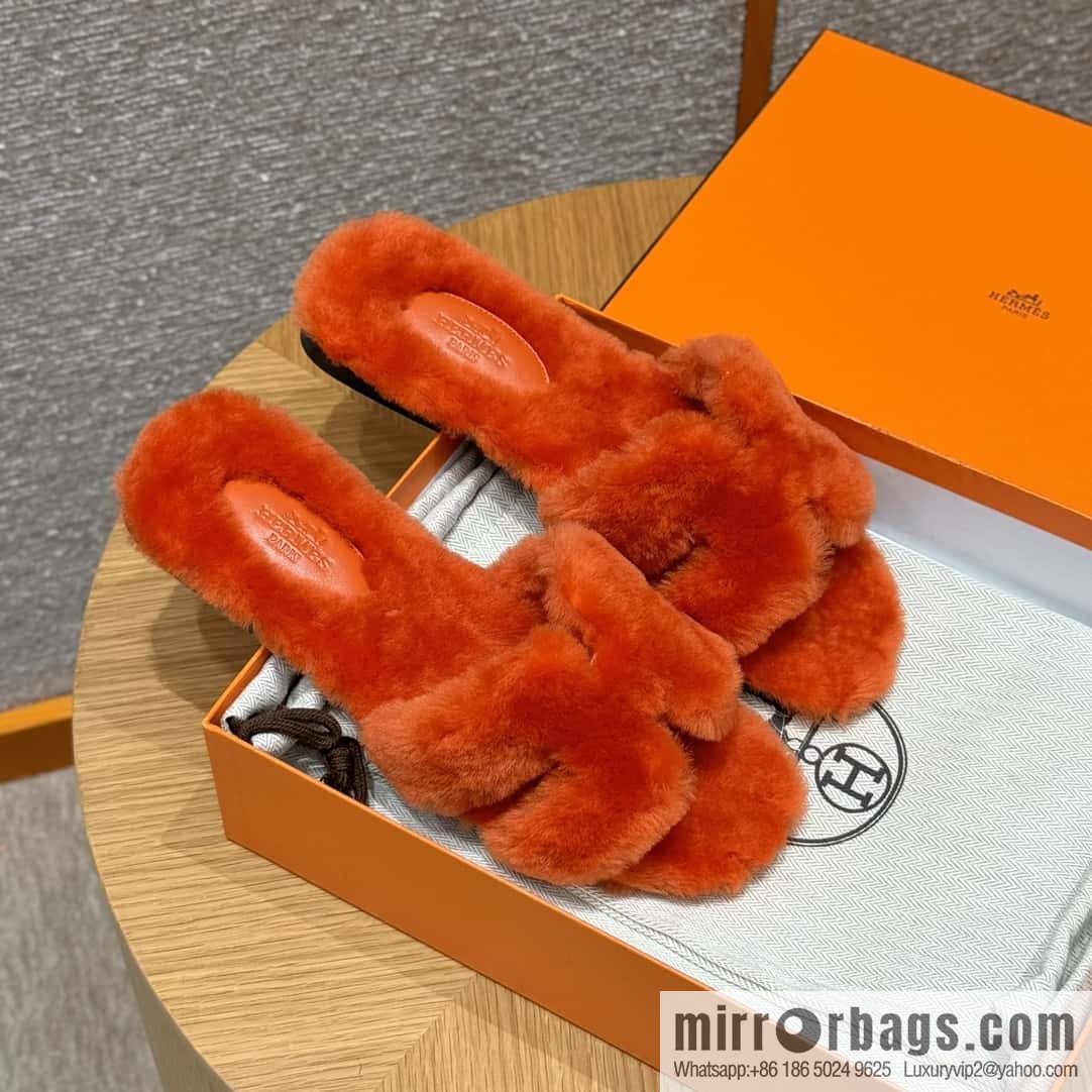HERMES 181 Oran sandals, Turin red/Royge De Turin wool/woolskin