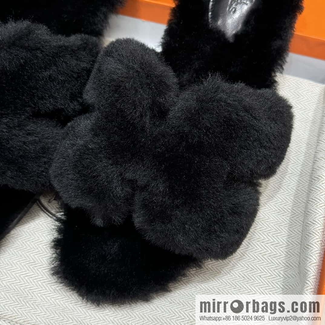 HERMES 181 Oran sandals, black/89/Nior wool/woolskin