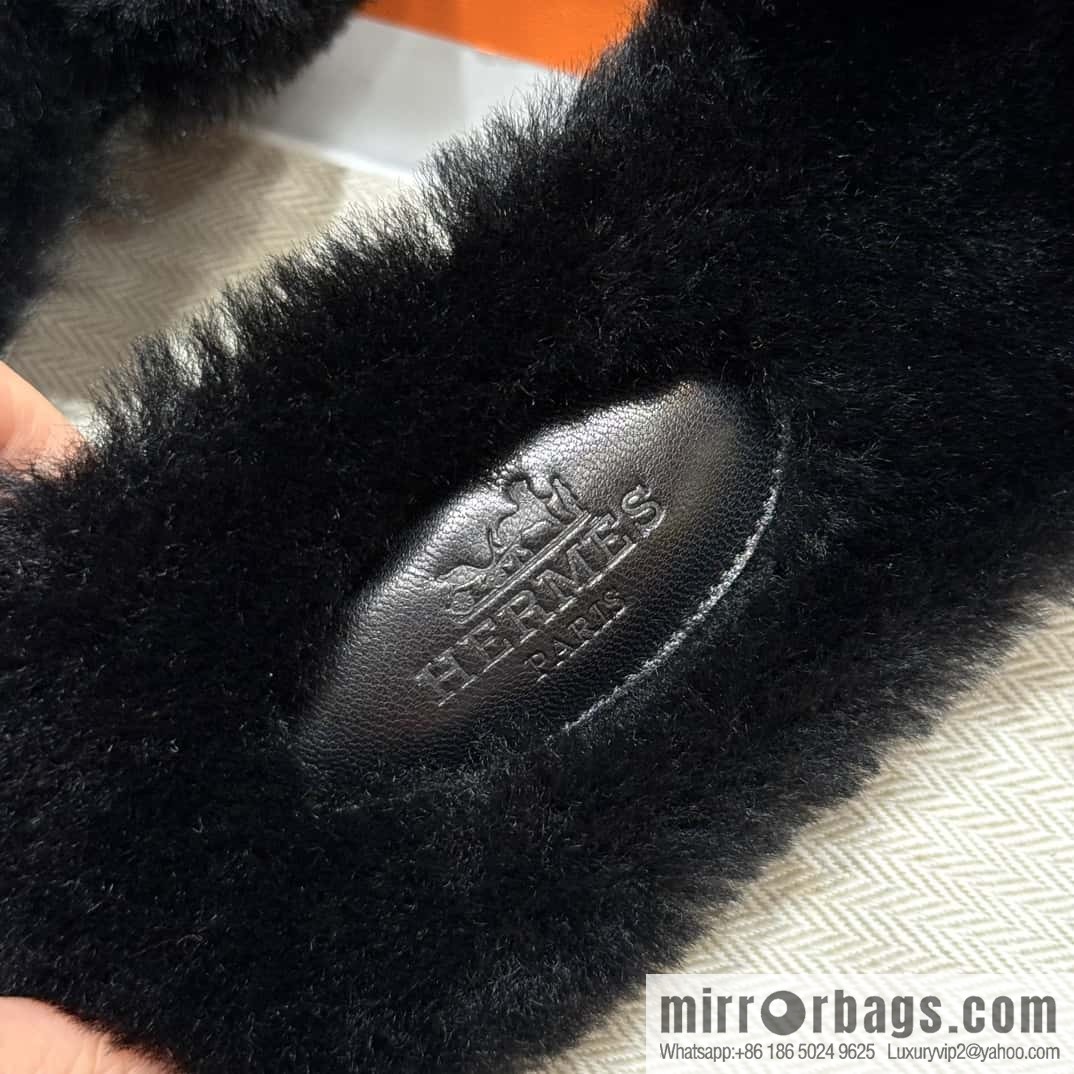 HERMES 181 Oran sandals, black/89/Nior wool/woolskin