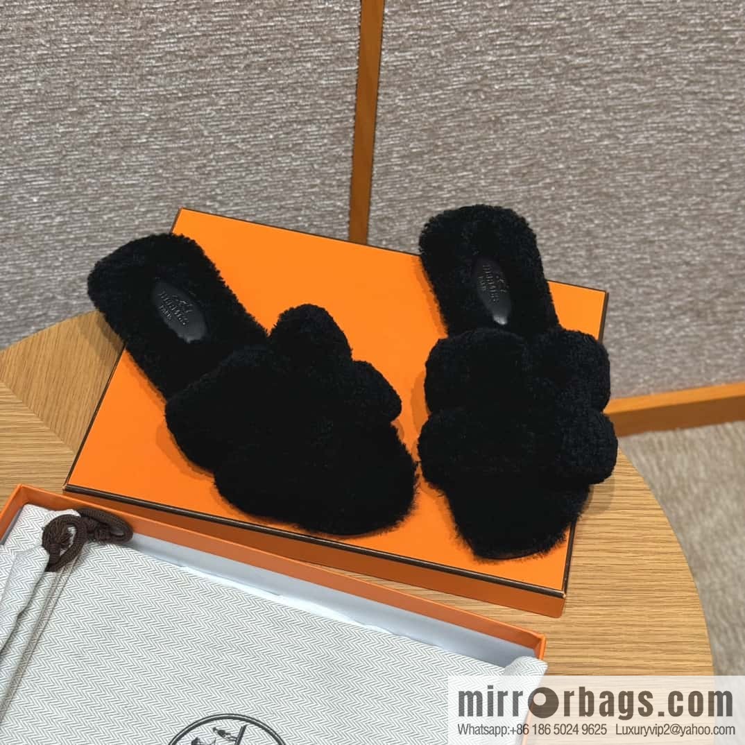 HERMES 181 Oran sandals, black/89/Nior wool/woolskin