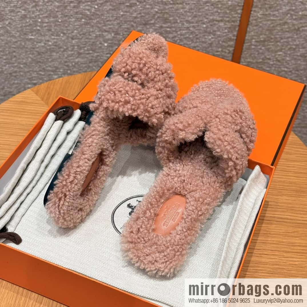 HERMES 181 Oran sandals, Naked pink/woolskin