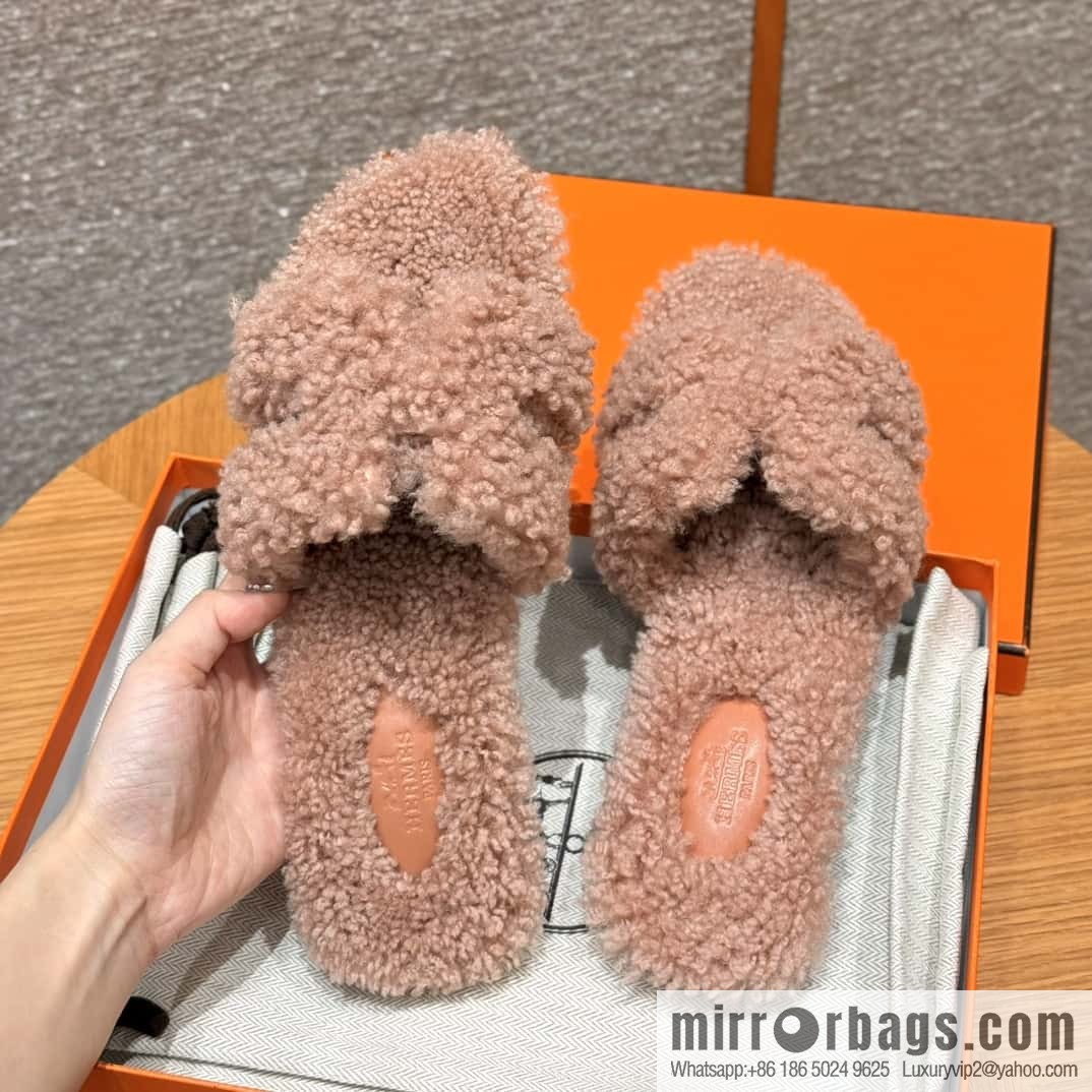 HERMES 181 Oran sandals, Naked pink/woolskin