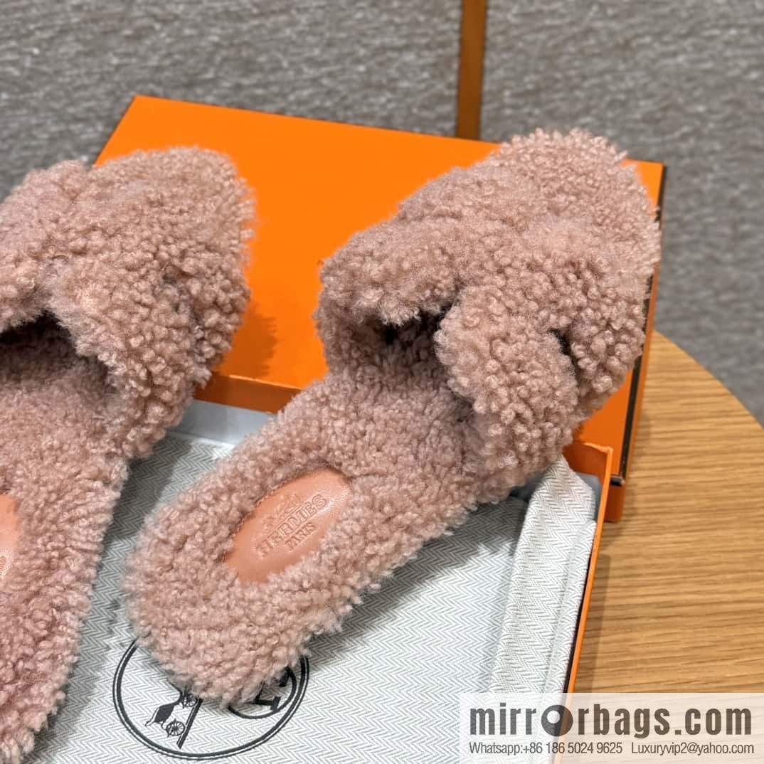 HERMES 181 Oran sandals, Naked pink/woolskin