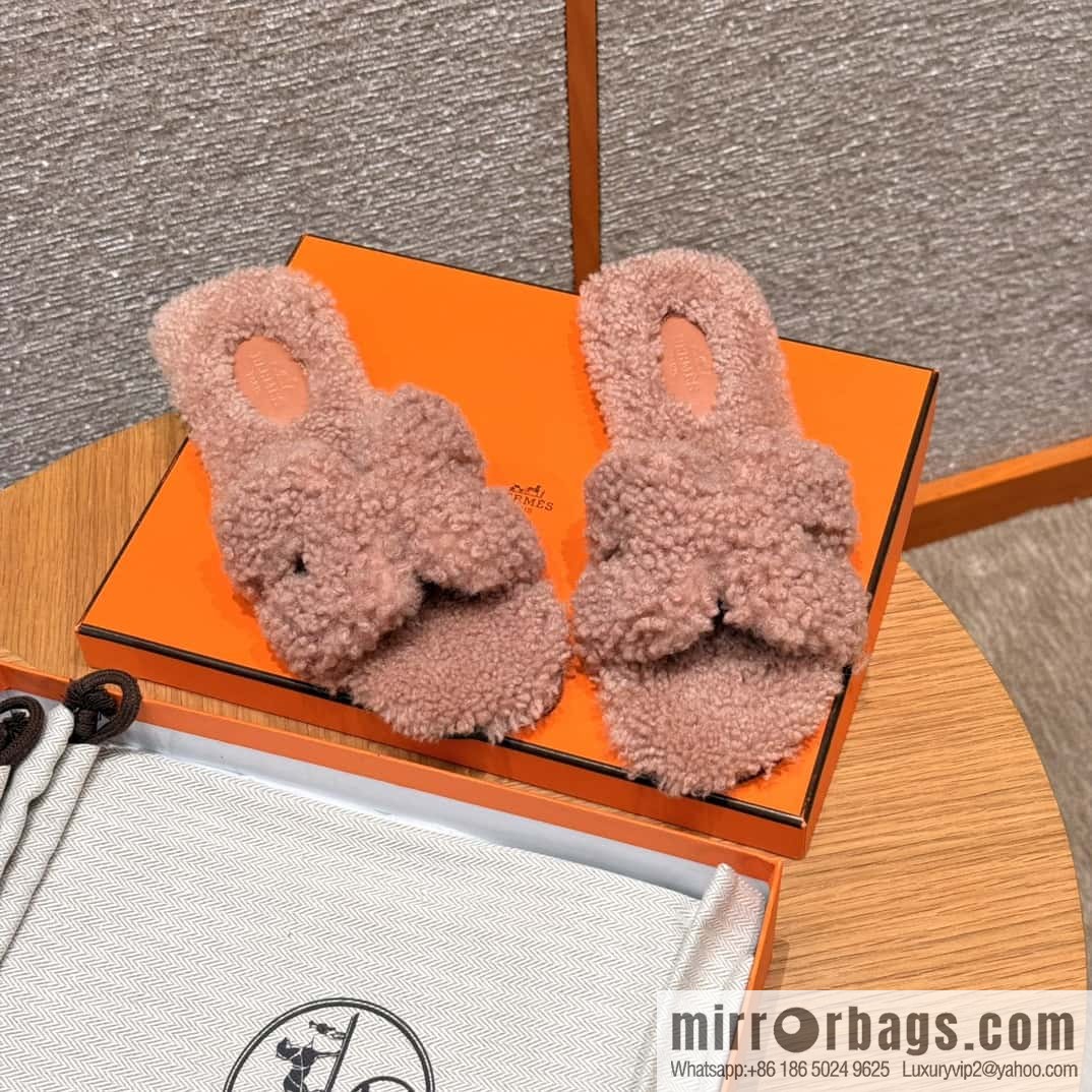 HERMES 181 Oran sandals, Naked pink/woolskin