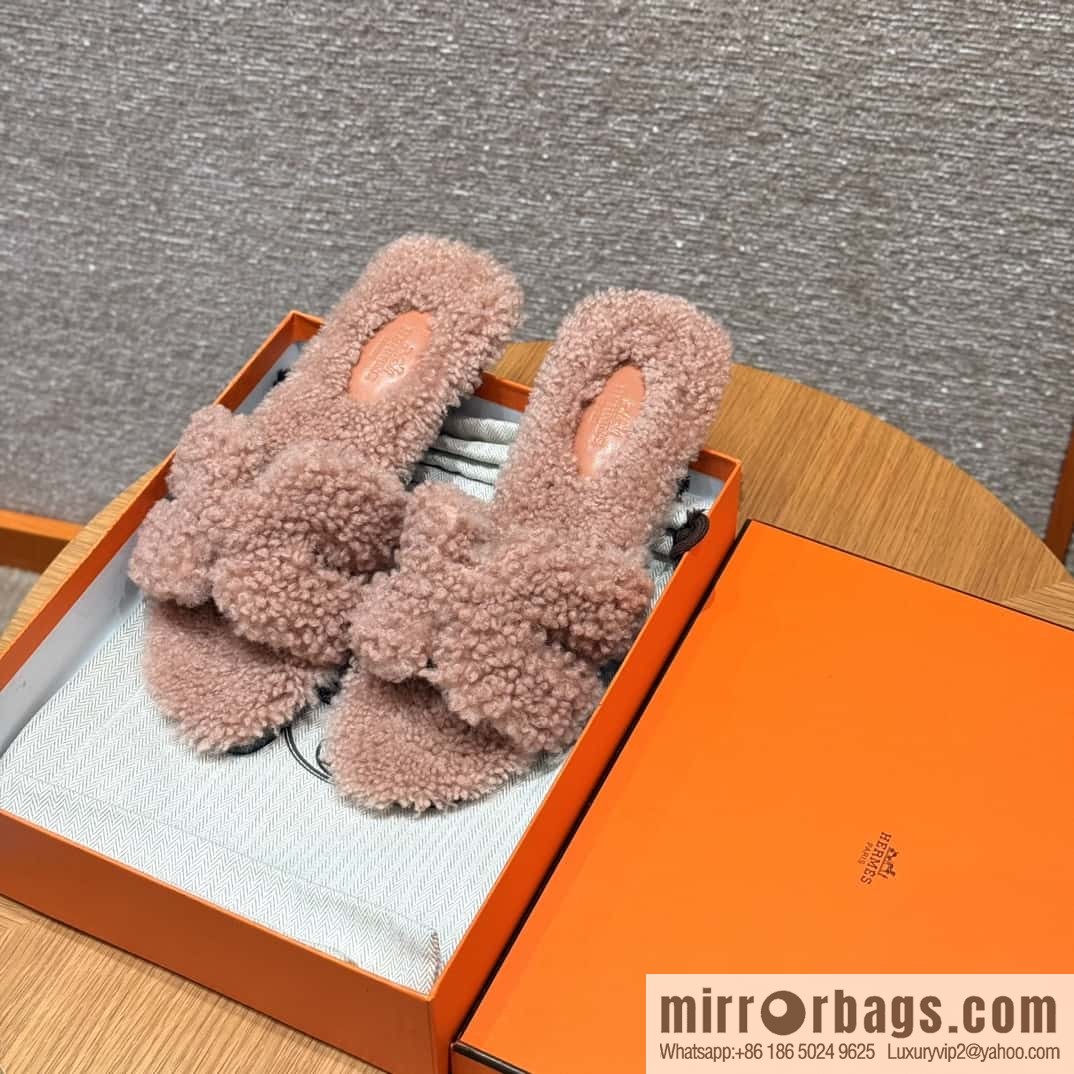 HERMES 181 Oran sandals, Naked pink/woolskin