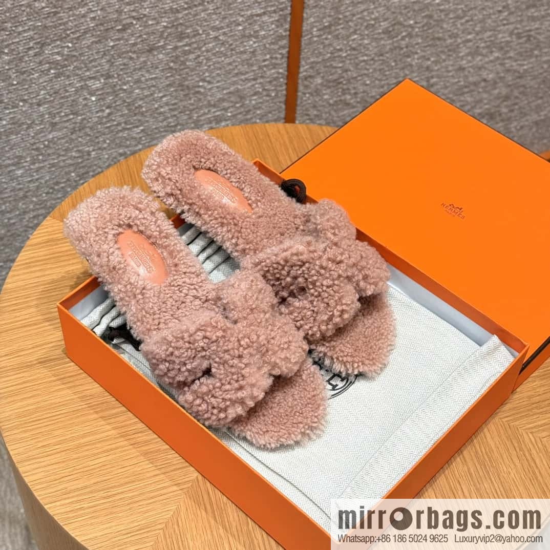 HERMES 181 Oran sandals, Naked pink/woolskin