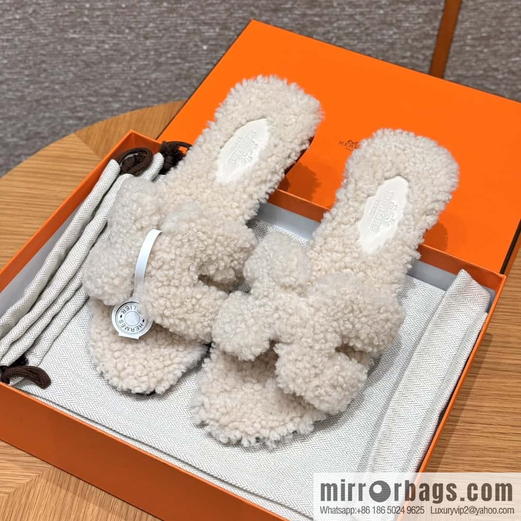 HERMES 181 Oran sandals, milkshake white/Craie wool/woolskin
